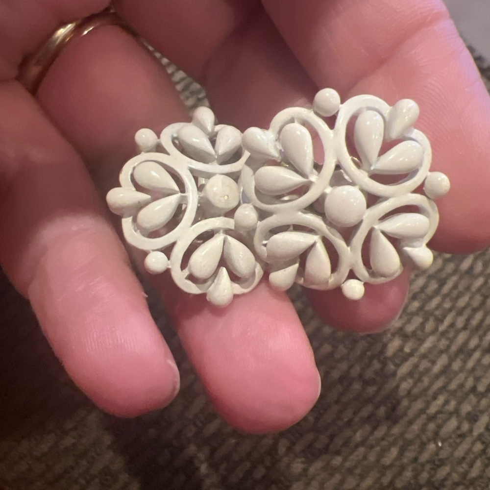 White Floral Earrings - Picture 6 of 6